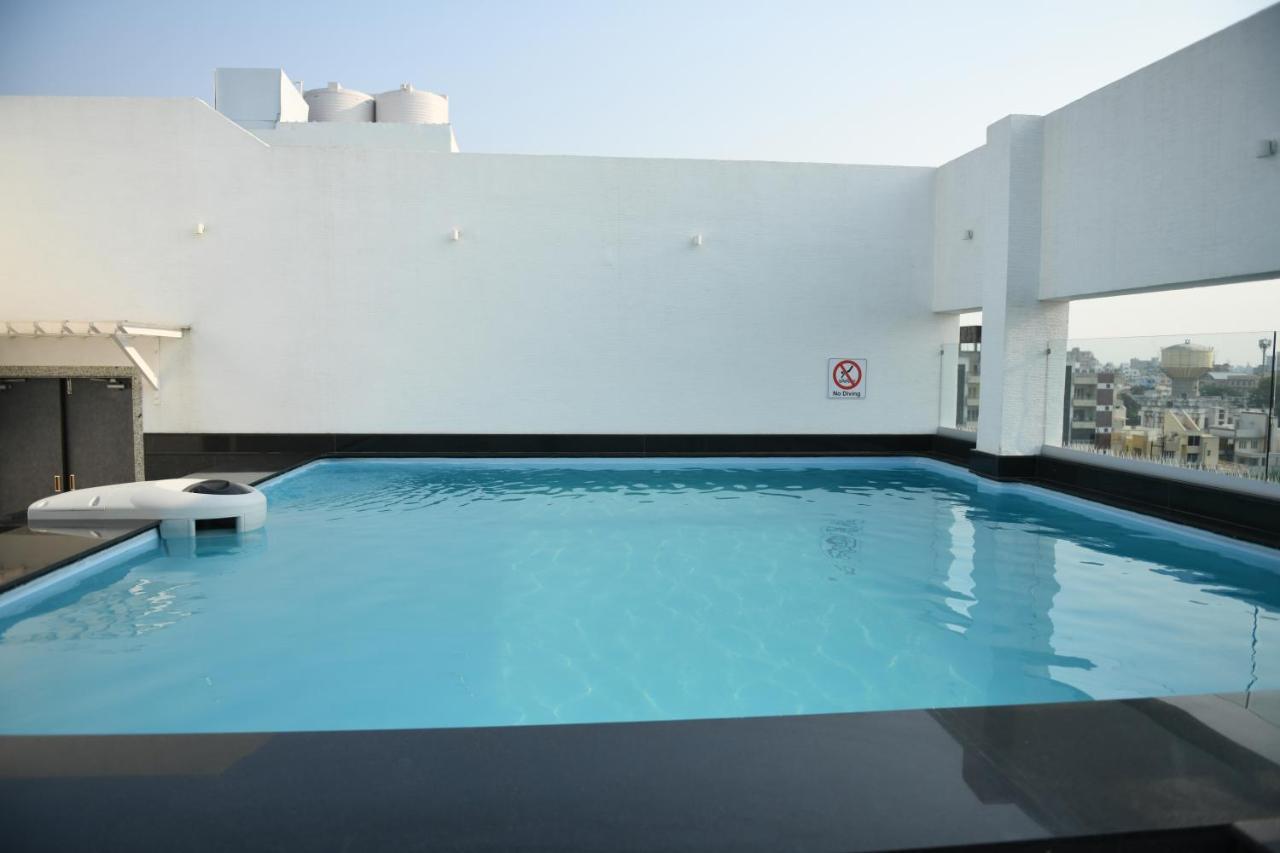 Hotel Blueivy Ānand Buitenkant foto