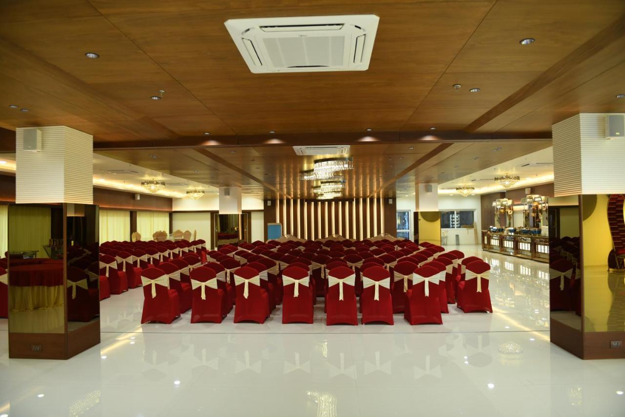 Hotel Blueivy Ānand Buitenkant foto