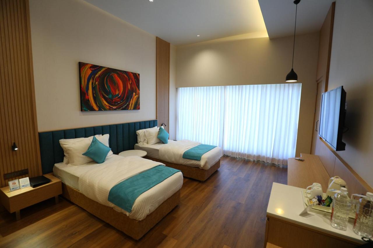Hotel Blueivy Ānand Buitenkant foto
