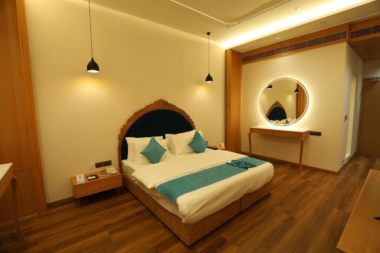 Hotel Blueivy Ānand Buitenkant foto