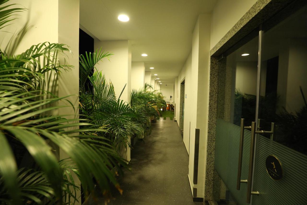 Hotel Blueivy Ānand Buitenkant foto