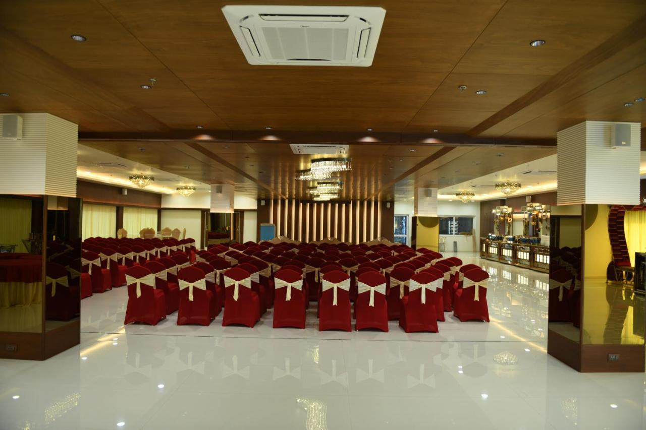 Hotel Blueivy Ānand Buitenkant foto